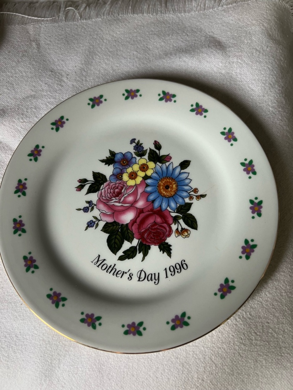Vintage 1996 Mother's Day 7.5" Ceramic Rose
Floral SCI Plate.